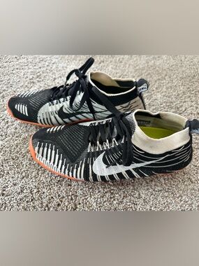 Nike Women’s Rare Flyknit Racer